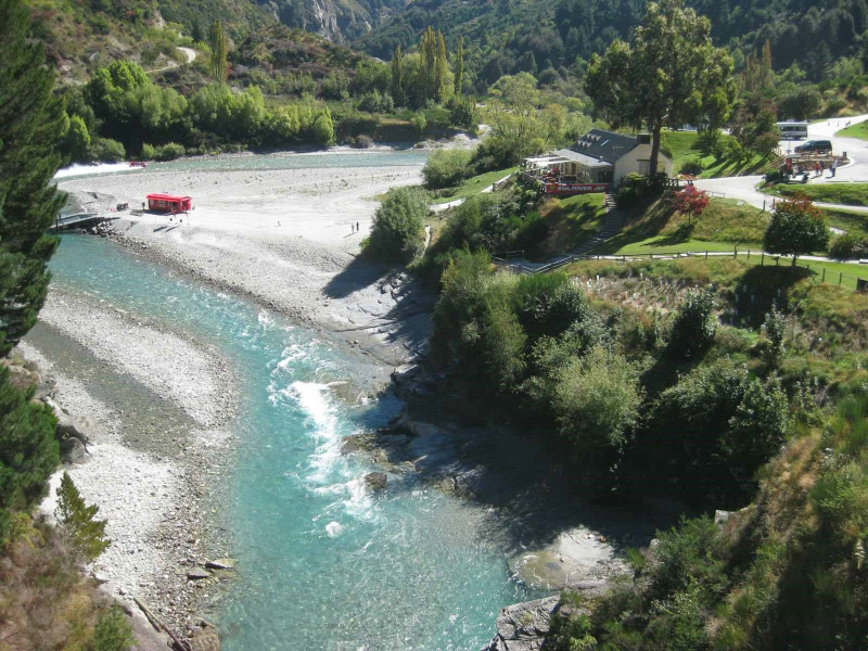 Ποτάμι με γιαλό και καθαρό νερό σαν τον Άραχθο στη Ν. Ζηλανδία